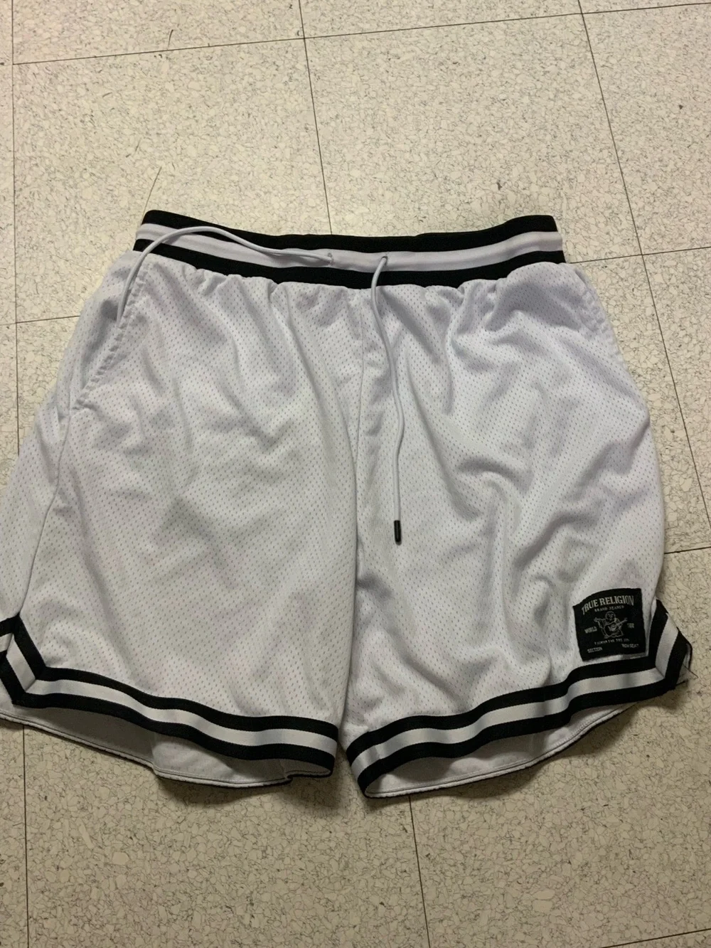 True Religion mesh mens Basketball Gym Sweat Shorts. 5 pockets NWOT. SZ. XL/T.